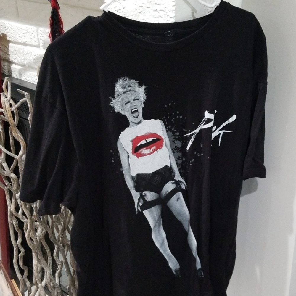 Pink 2013 All About Love Tour Shirt Size XL